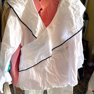 diane von furstenberg size 8 black and white wrap top  NWT